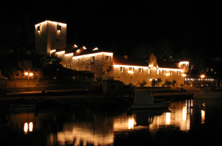 09Castle by night